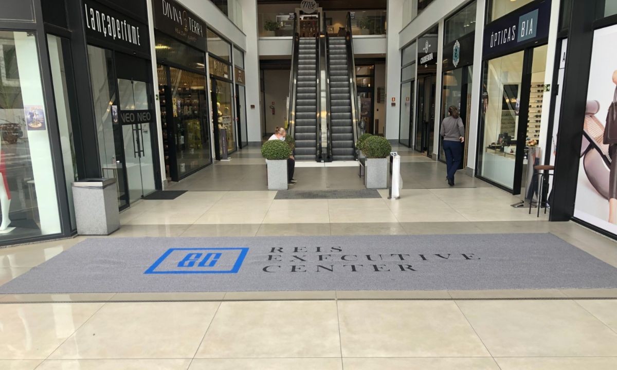 Como Os Capachos Sob Medida Valorizam Ambientes Comerciais